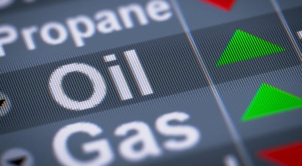 Oil prices rise amid decline in US crude stockpiles