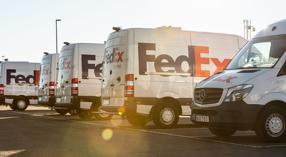 FedEx delivers Q1 earnings beat, shares jump 5.5%