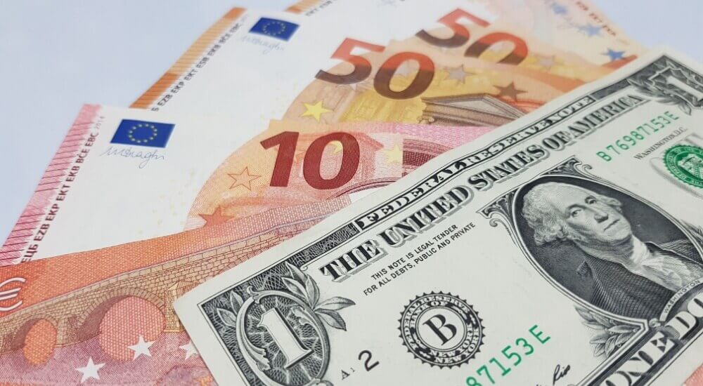 EUR/USD dips as markets look past Venezuela tensions