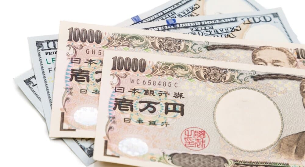 Japanese yen falls to 40-year low versus US dollar