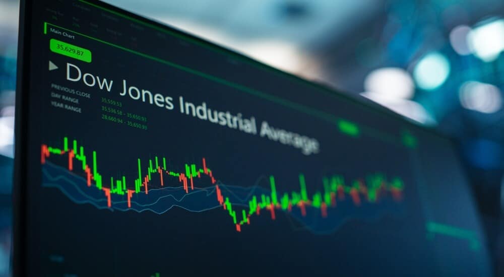 Dow closes higher after inflation, earnings data