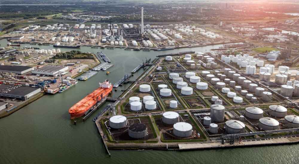 Oil extends gains amid rising US-Iran concerns