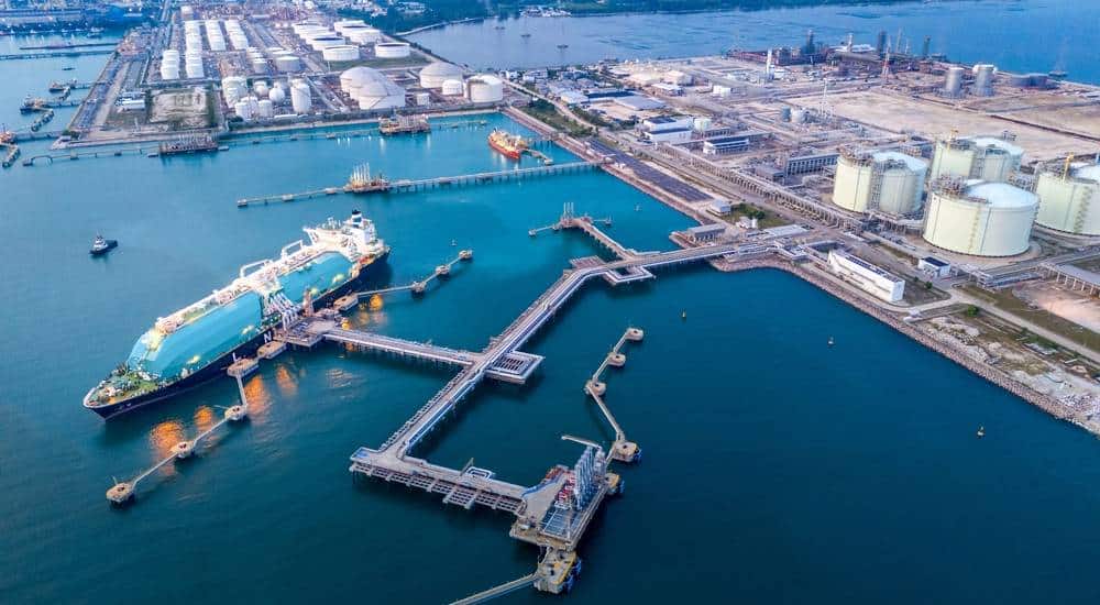 Crude oil prices rise amid supply risks